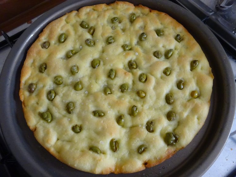 Focaccia alle olive senza glutine e lattosio