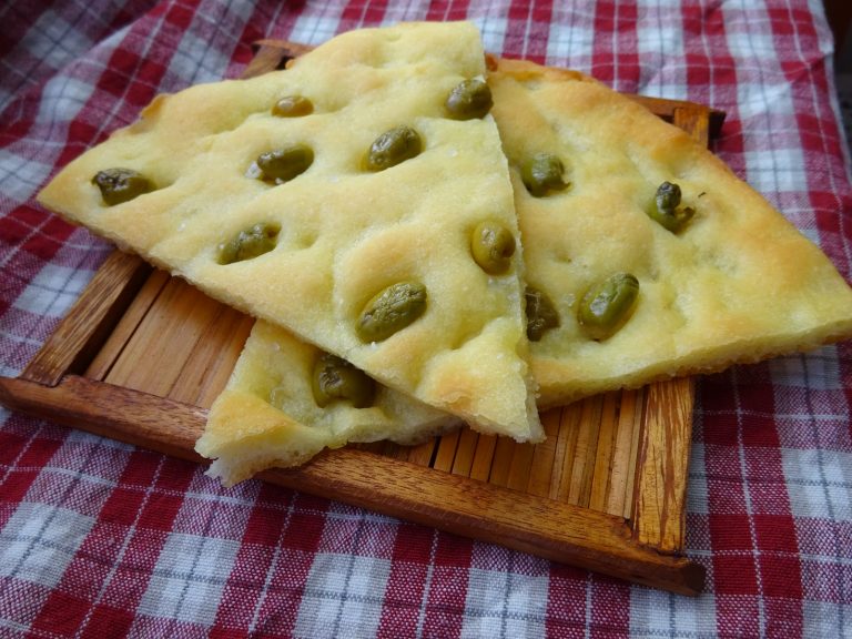 Focaccia alle olive senza glutine e lattosio