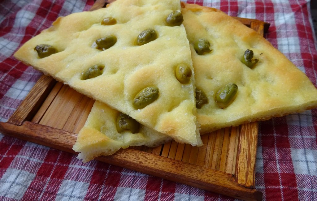 Focaccia alle olive senza glutine e lattosio